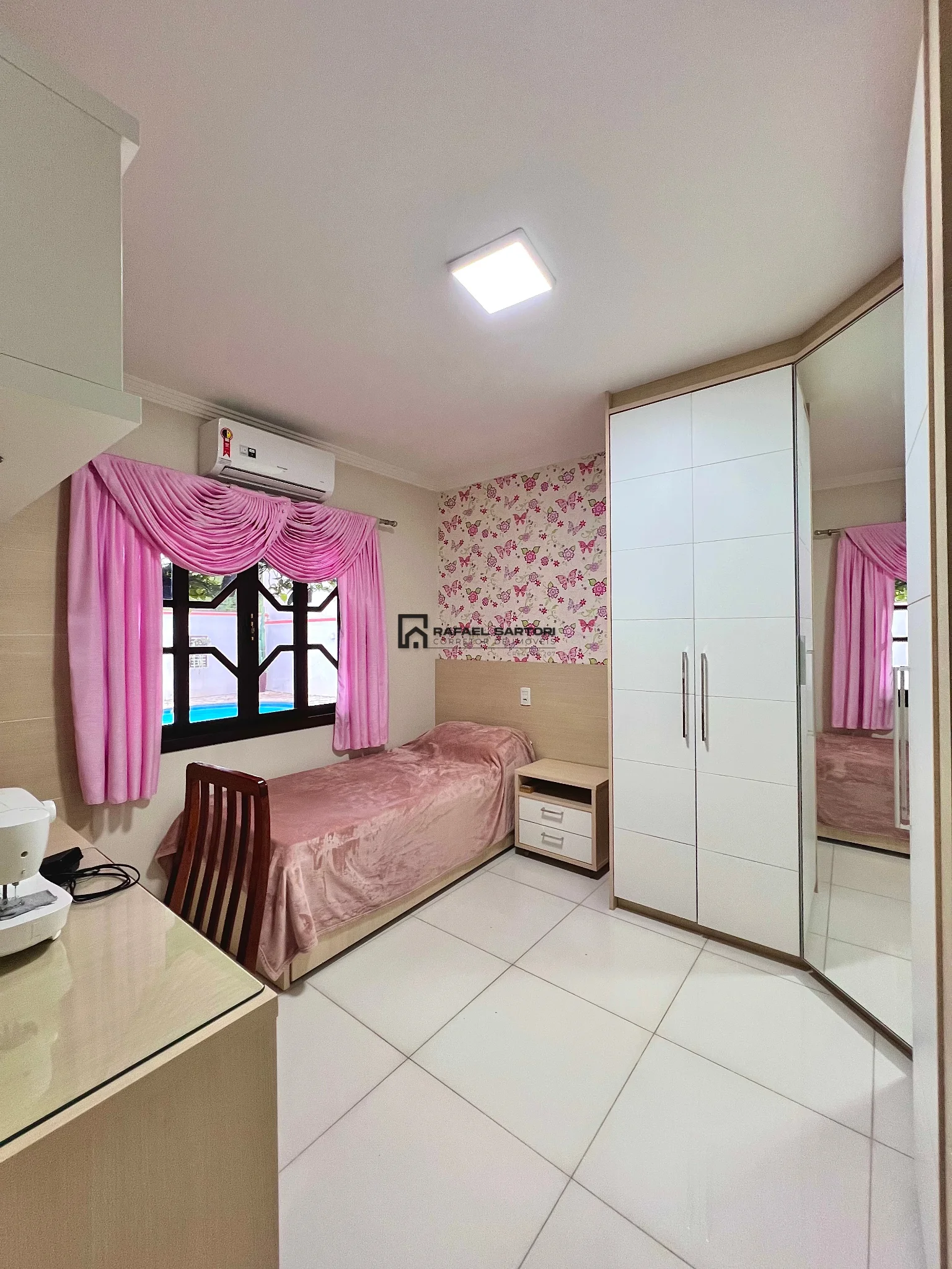 CASA COM 04 QUARTOS BAIRRO AMIZADE