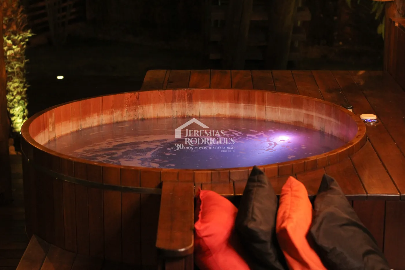 Casa para venda e locação com 5 dormitórios no Condomínio Taubaté Village em Taubaté/SP.