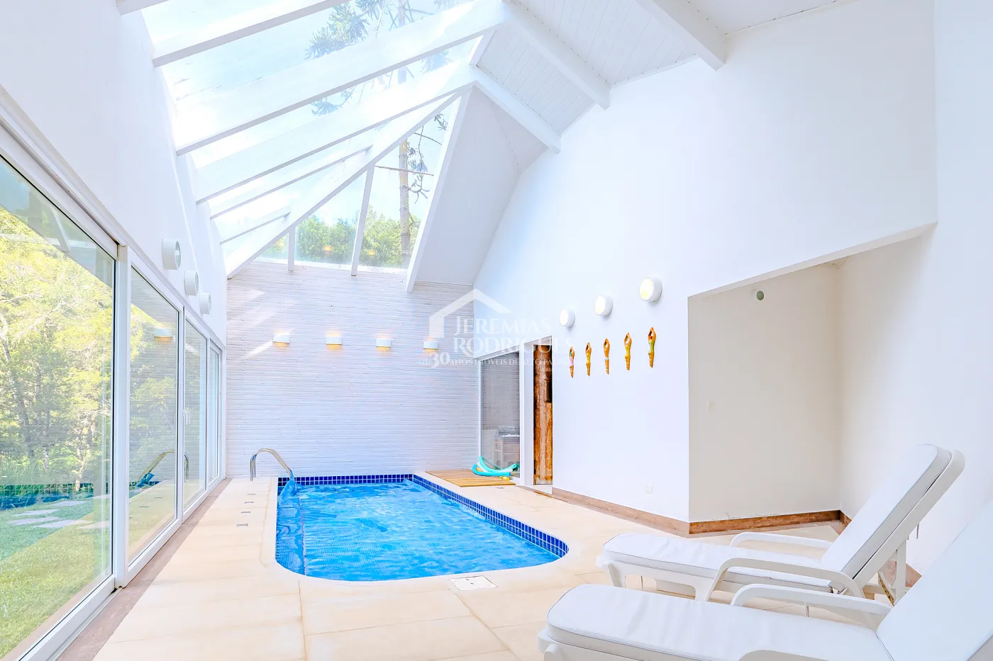 Casa com 6 suítes, 700 m² - Condomínio Vila Simonsen - Campos do Jordão/SP.