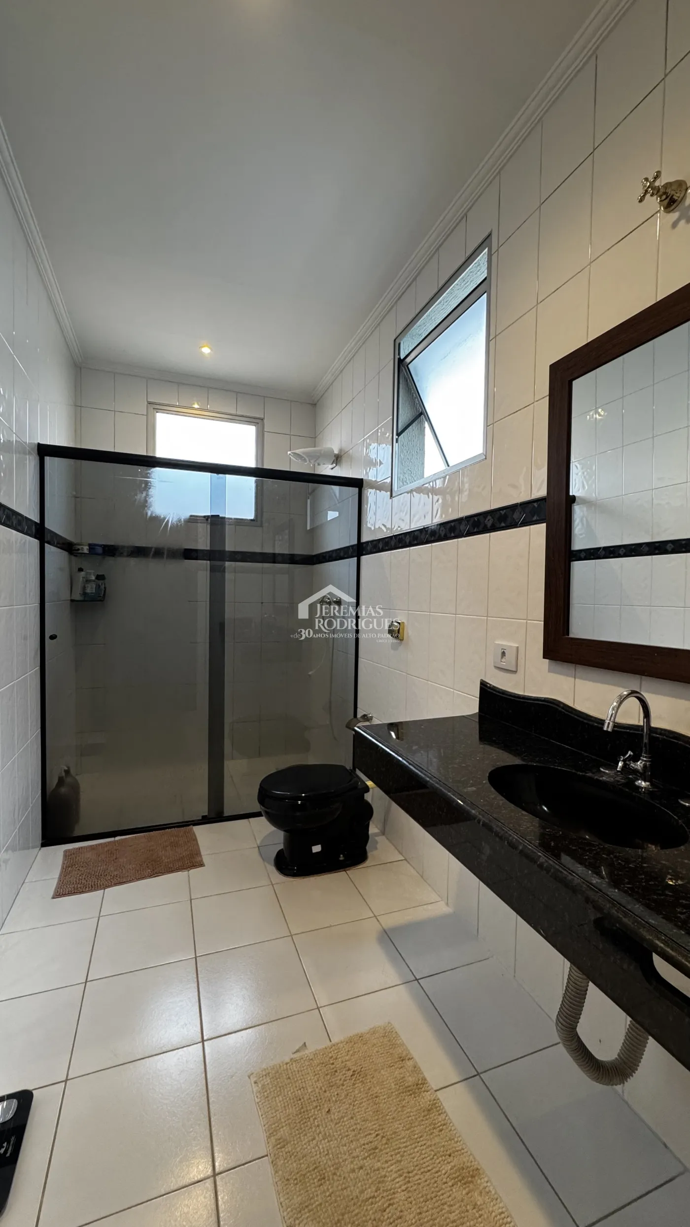 Casa à venda com 5 dormitórios no Condomínio Real Ville em Pindamonhangaba/SP