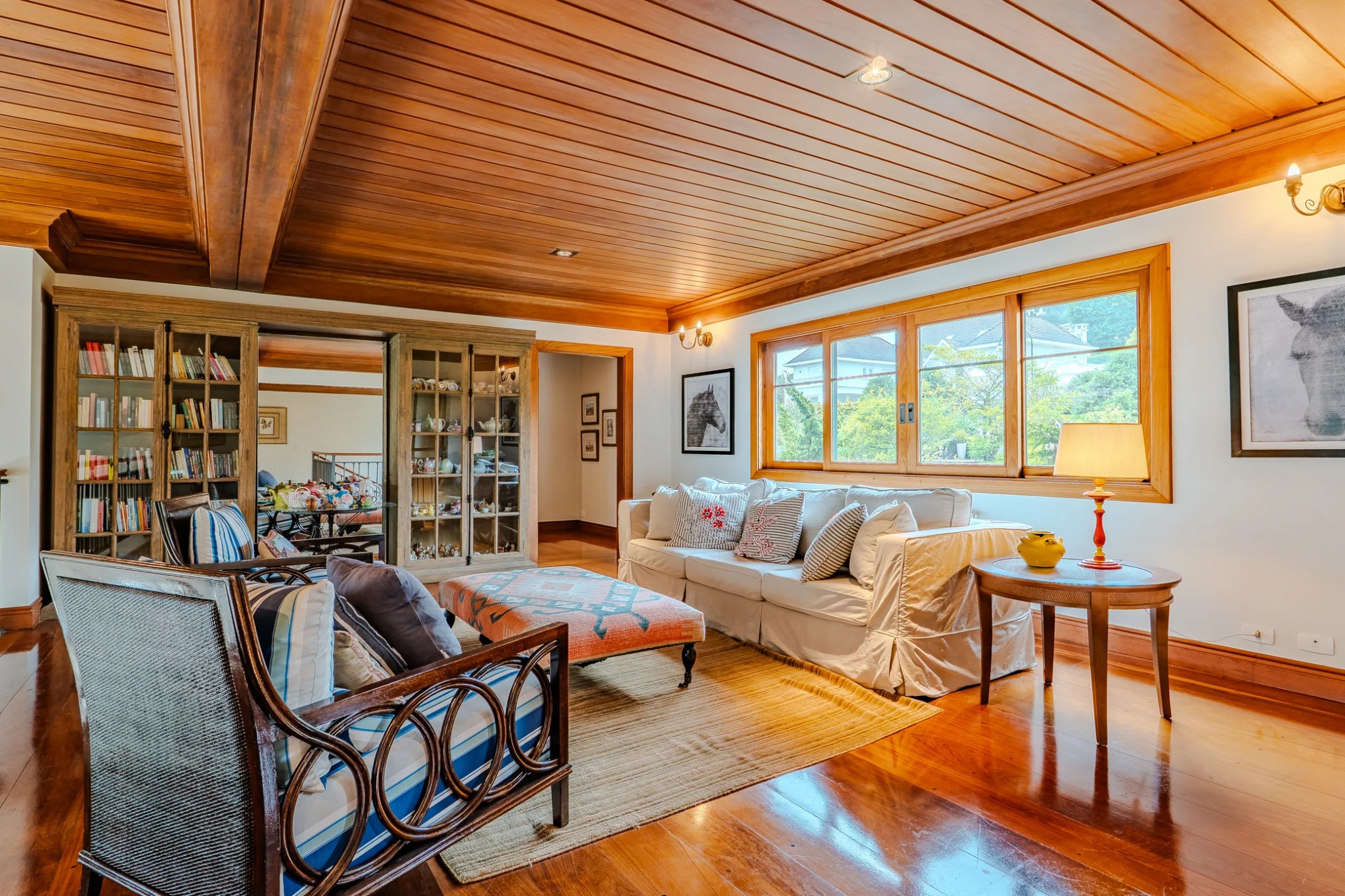 Casa à venda com 7 suítes no Condomínio Vila Simonsen em Campos do Jordão/SP. 