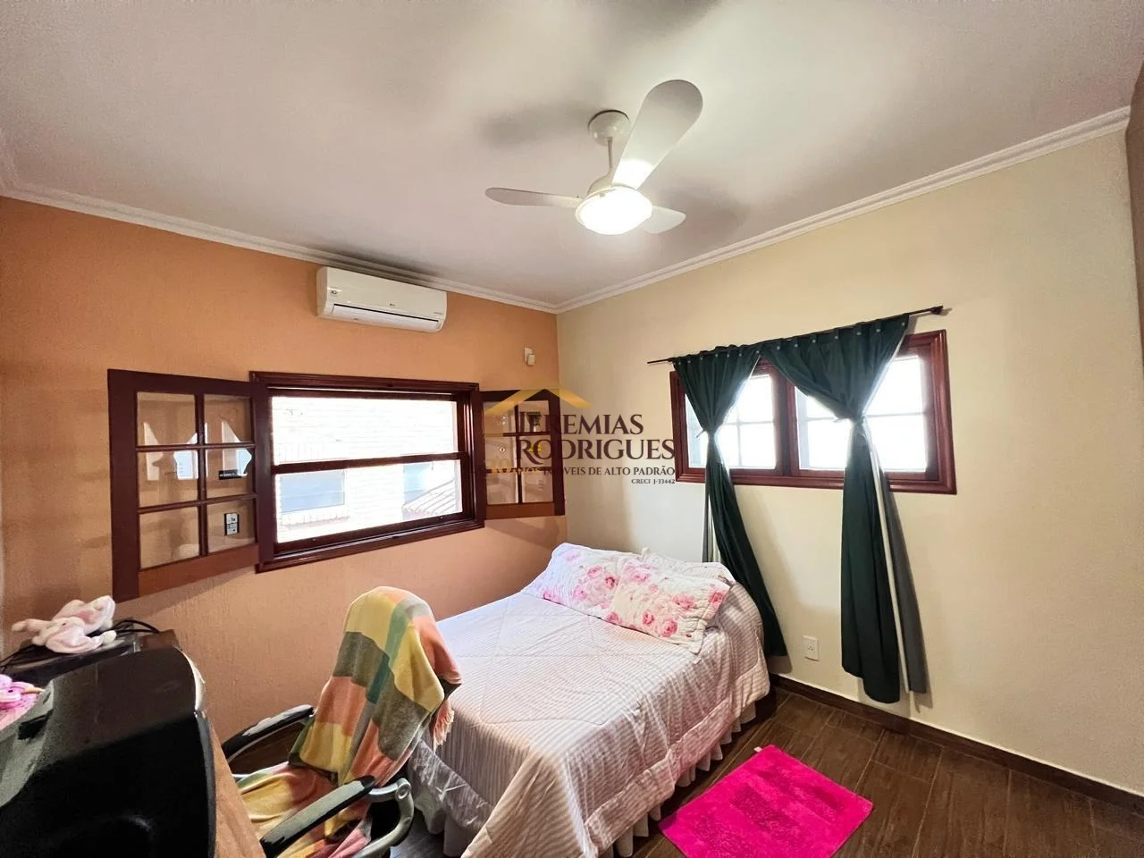 Casa à venda no bairro Jardim Residencial Doutor Lessa em Pindamonhangaba/SP.