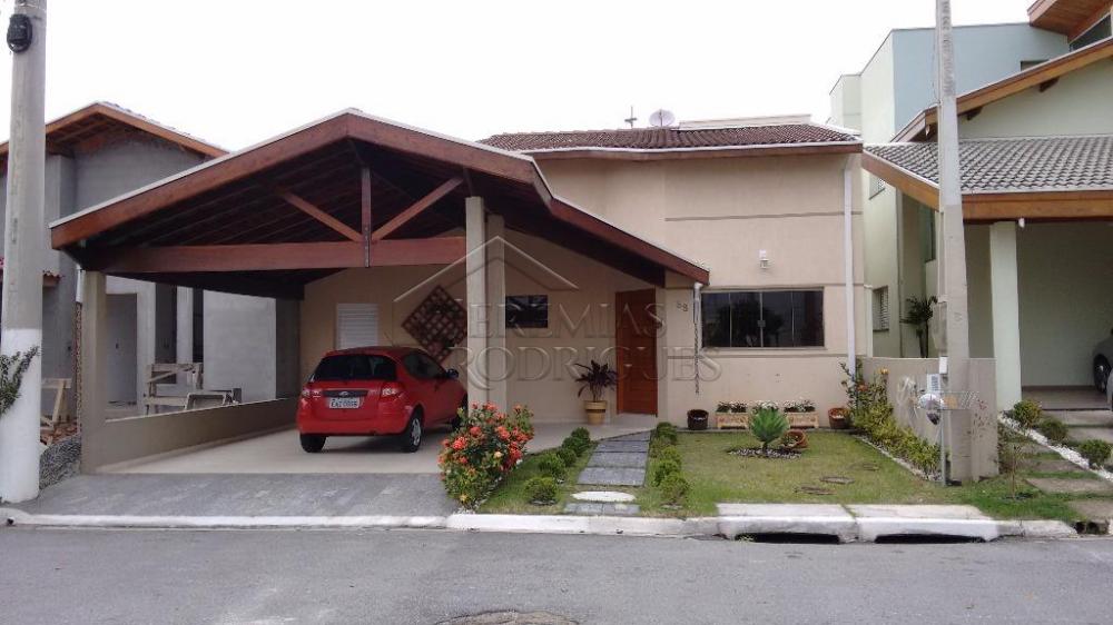 Casa à venda com 3 dormitórios no Condomínio Campos do Conde II em Tremembé/SP.