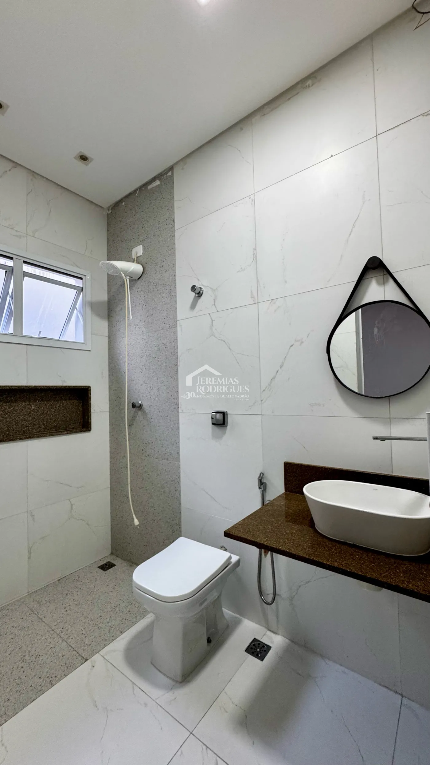 Casa para venda com 3 suítes no Condomínio Reserva dos Lagos em Pindamonhangaba/SP