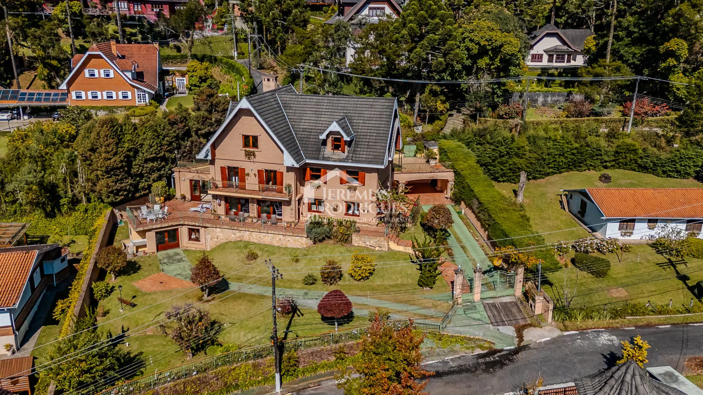 Casa para venda e locação com 5 suítes no Jardim Véu da Noiva em Campos do Jordão/SP