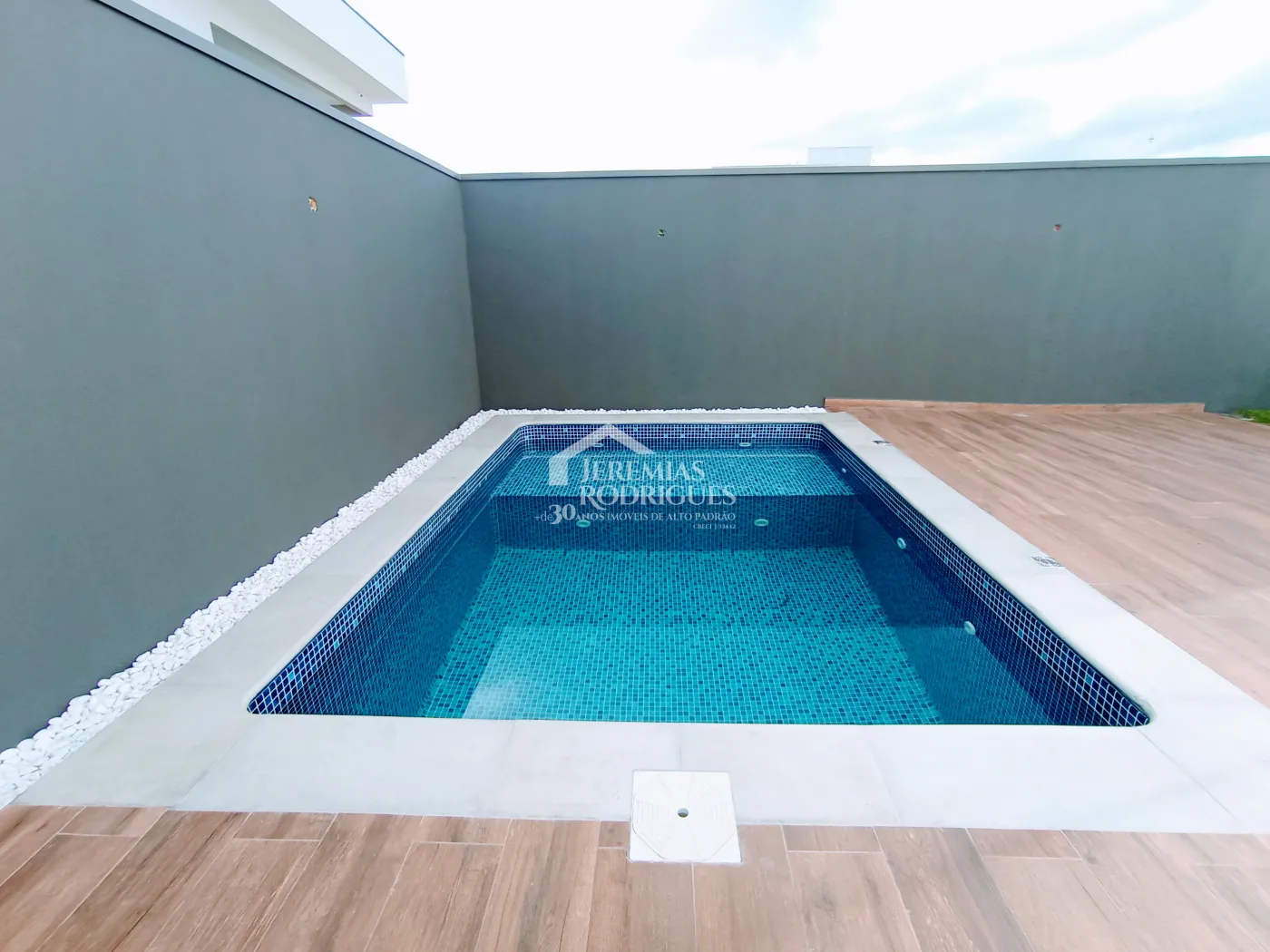 Casa à venda com 3 suítes no Condomínio Ouro Ville em Taubaté/SP