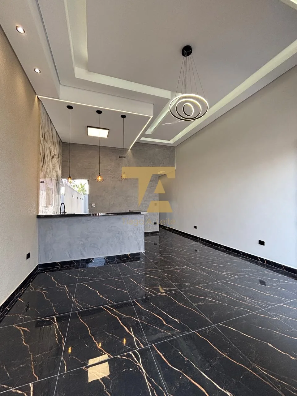 Casa com Quintal Amplo e 2 Quartos no bairro Cidade Nova