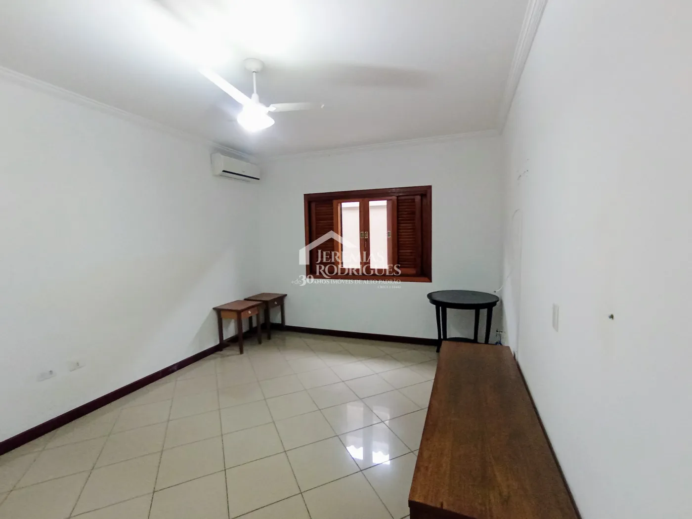 Casa para venda e locação com 3 dormitórios no Condomínio Taubaté Village em Taubaté/SP