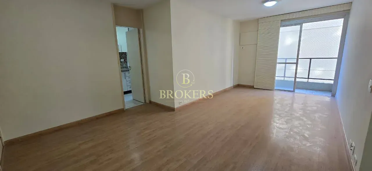 Apartamento à venda, Flamengo - Av Oswaldo Cruz - Varanda, quarto, cozinha e dependência completa -