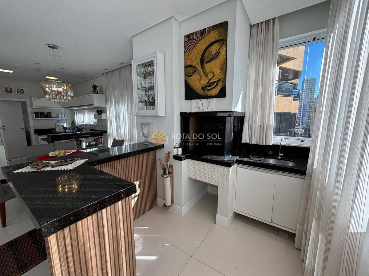 Residencial Salinas Apartamento Quadra Mar 4 Suítes em Meia Praia Itapema SC
