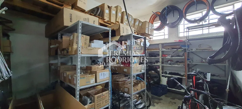 Ponto comercial para venda e locação com 256 m² no Centro em Taubaté. 