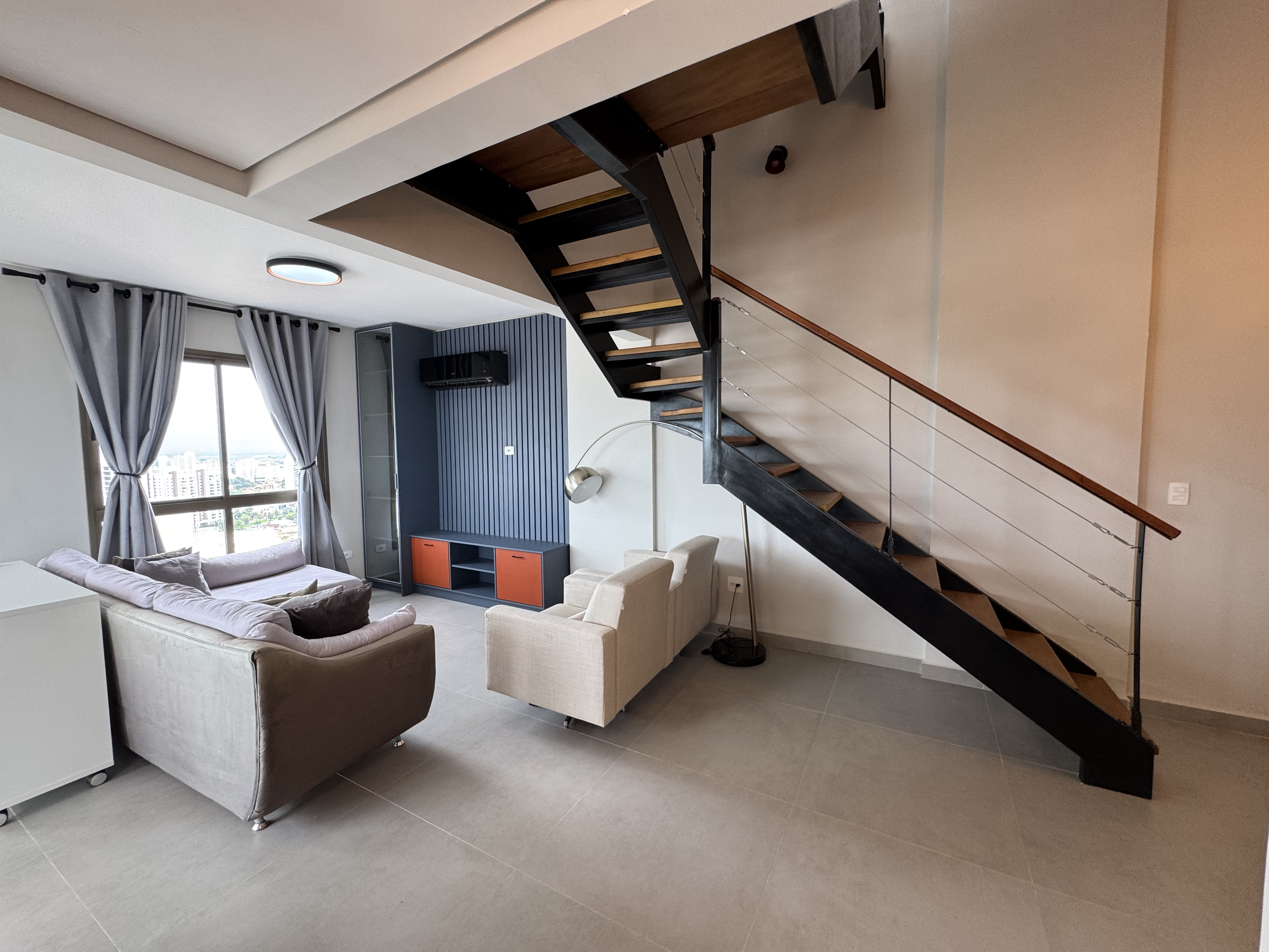 Apartamento triplex para venda e locação com 3 dormitórios, 119 m² no Edifício Jabuticabeiras em Taubaté/SP.