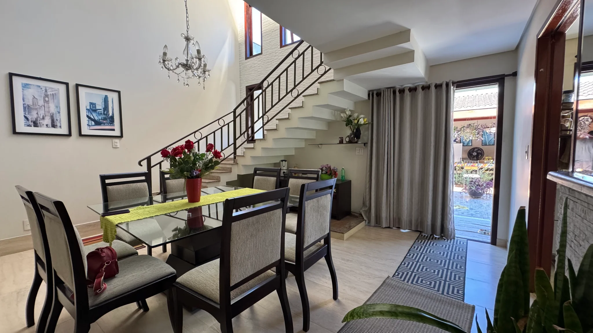Casa e terreno á venda no Condomínio Campos do Conde III em Tremembé/SP.