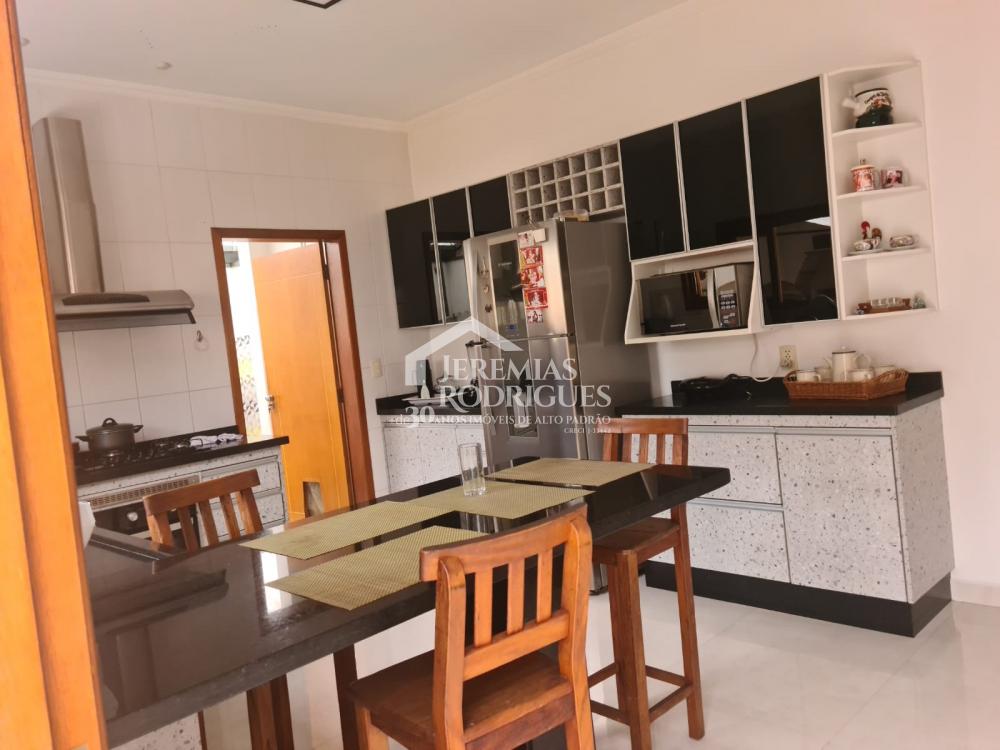 Sobrado com 4 suítes no Condomínio Real Ville