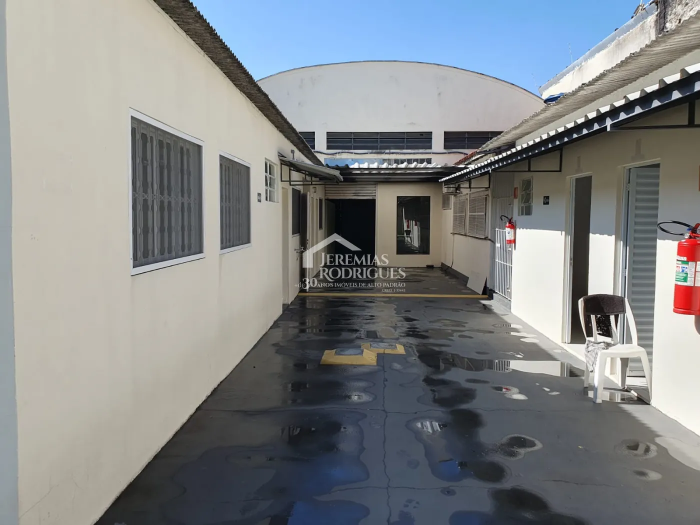 Galpão à venda no bairro Jardim Jaraguá em Taubaté/SP.