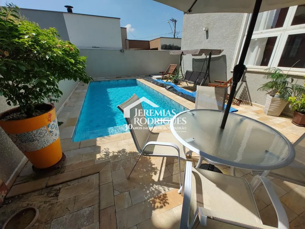 Casa com 3 quartos, 252 m²- Condomínio Campos do Conde Chamboard - Tremembé/SP