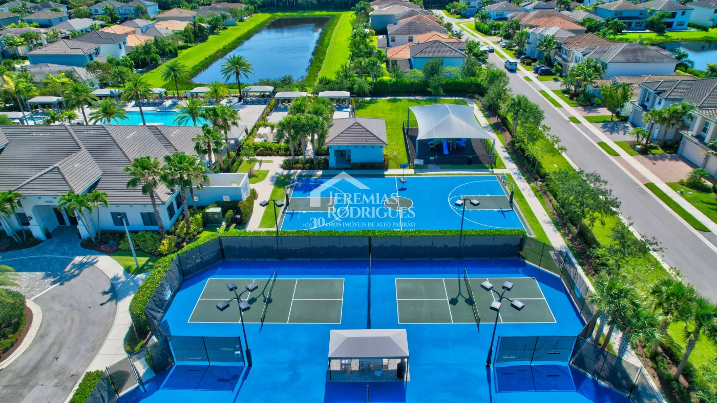 Casa com 4 dormitórios - Condomínio Dakota - Miami/ Flórida