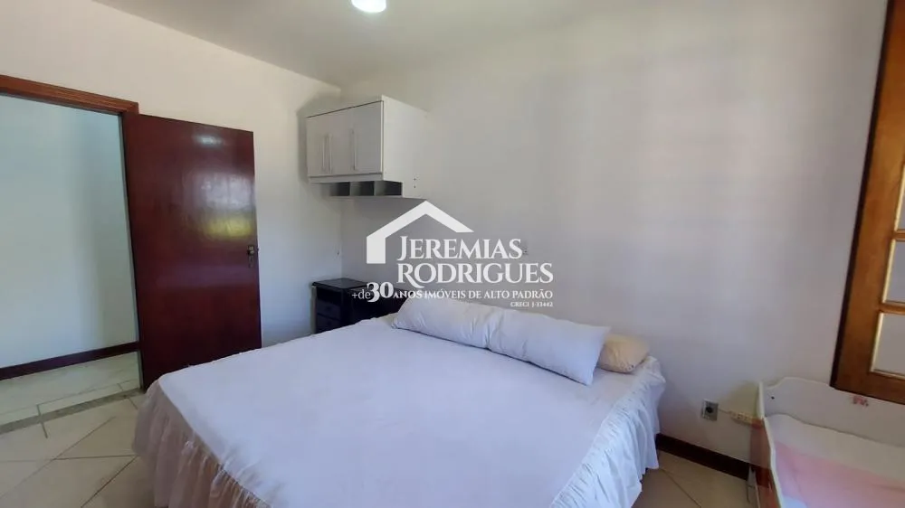 Casa térrea com 5 dorm - Condomínio Village Paineiras.