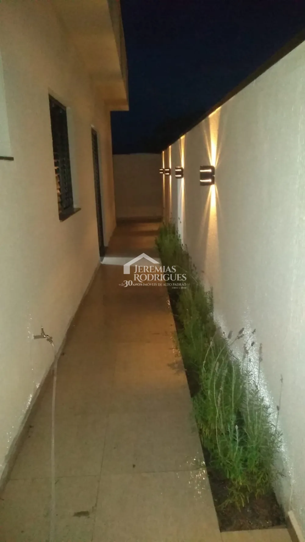 Casa à venda com 3 suítes - Condomínio Pérola do Vale - Tremembé/SP.