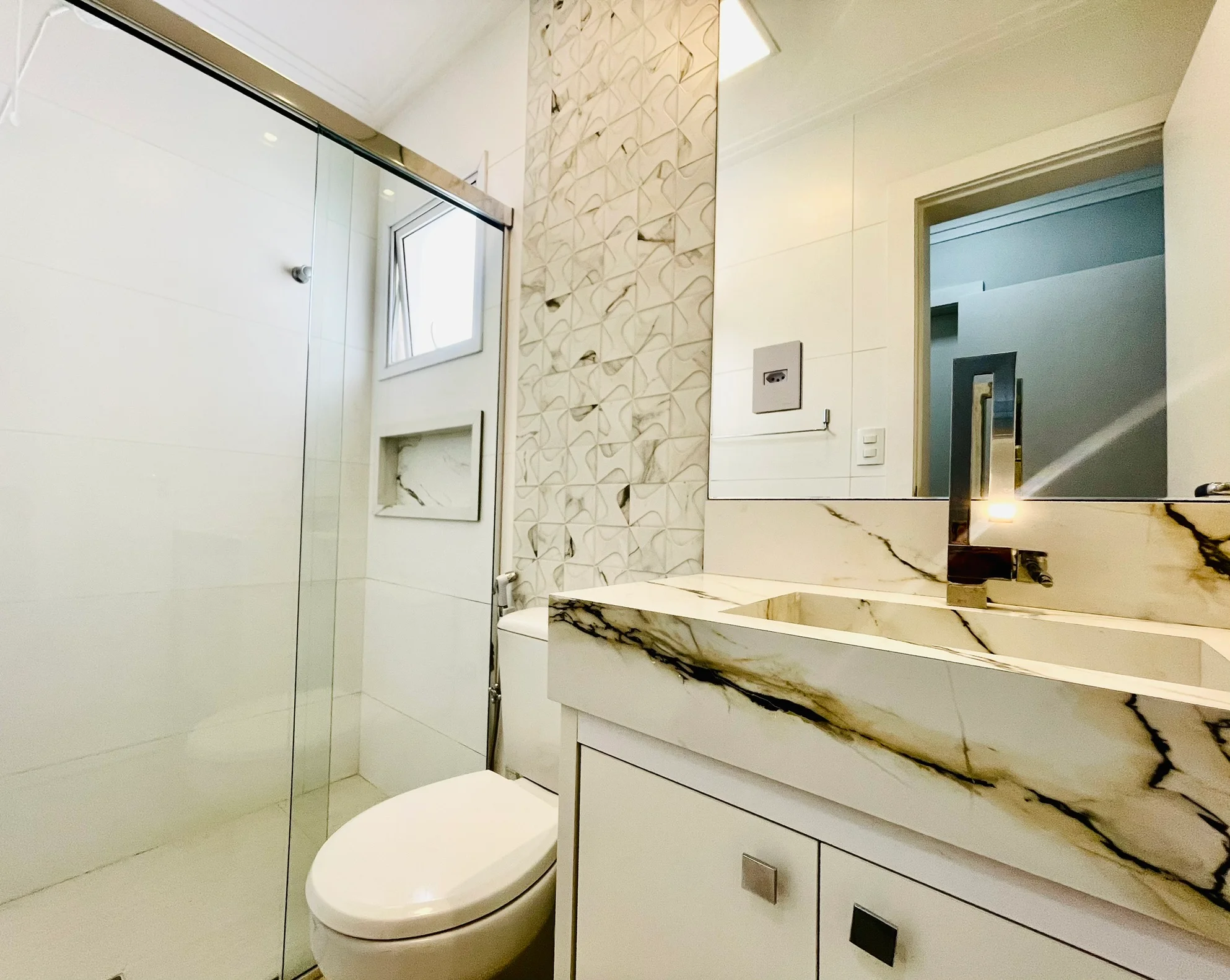 Cobertura duplex com 3 dormitórios no Condomínio Monte Castelo em  Taubaté/SP. 