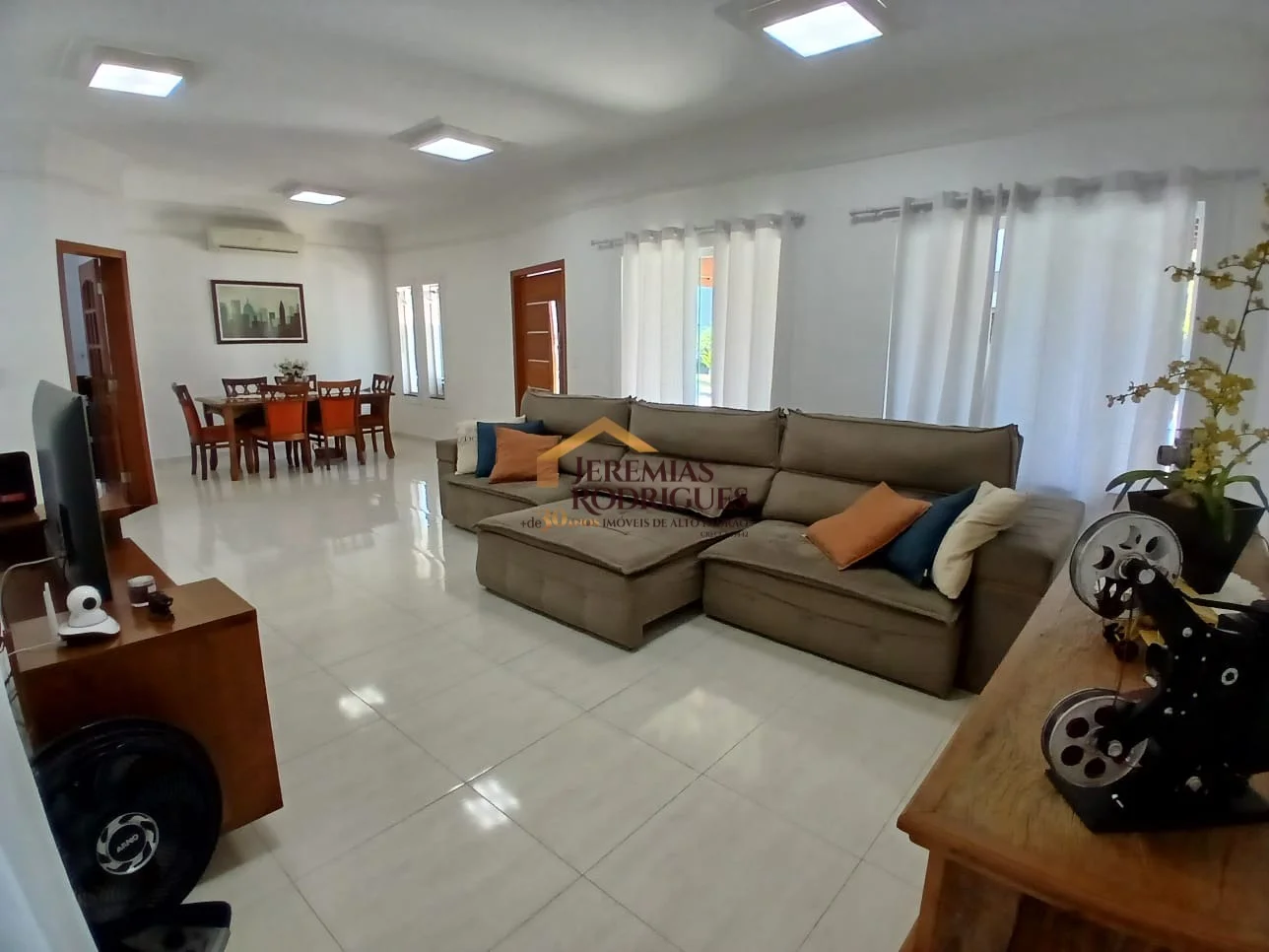 Casa para locação no Condomínio Campos do Conde II Chambord em Tremembé/SP. — foto 1