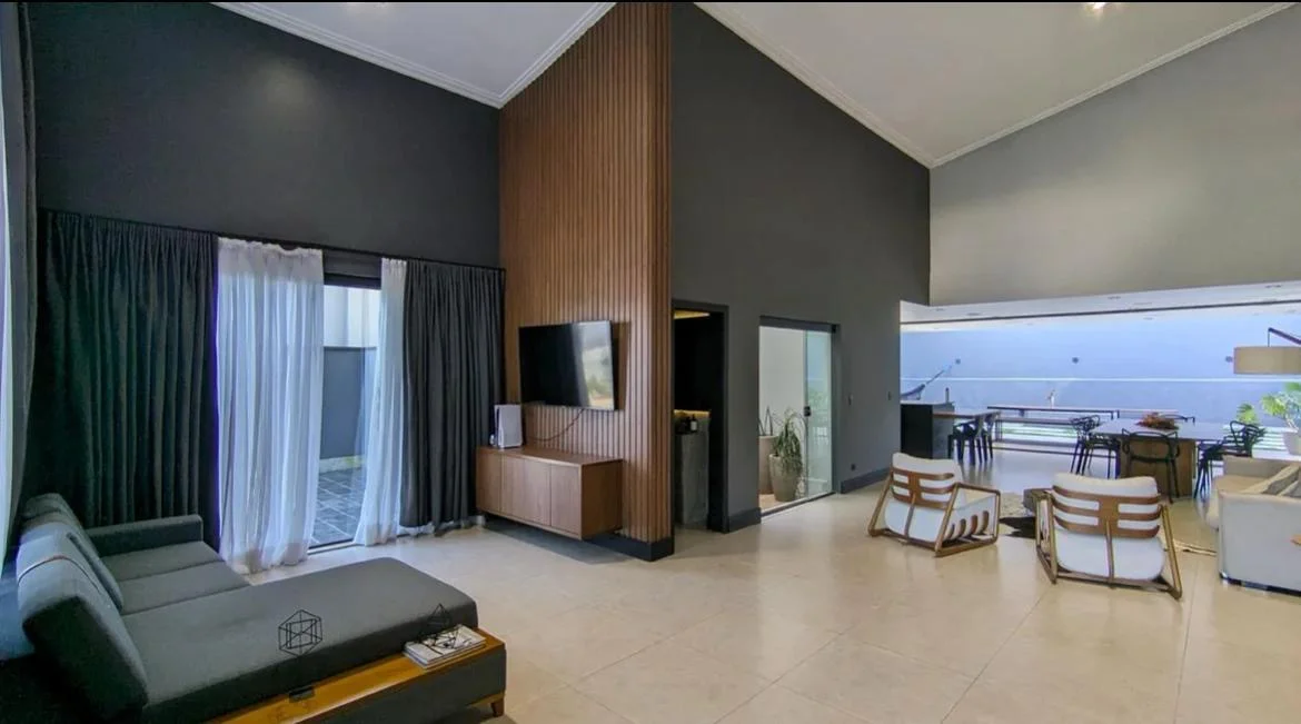 Casa com 3 dormitórios no Condomínio Santa Helena em Caçapava/SP.