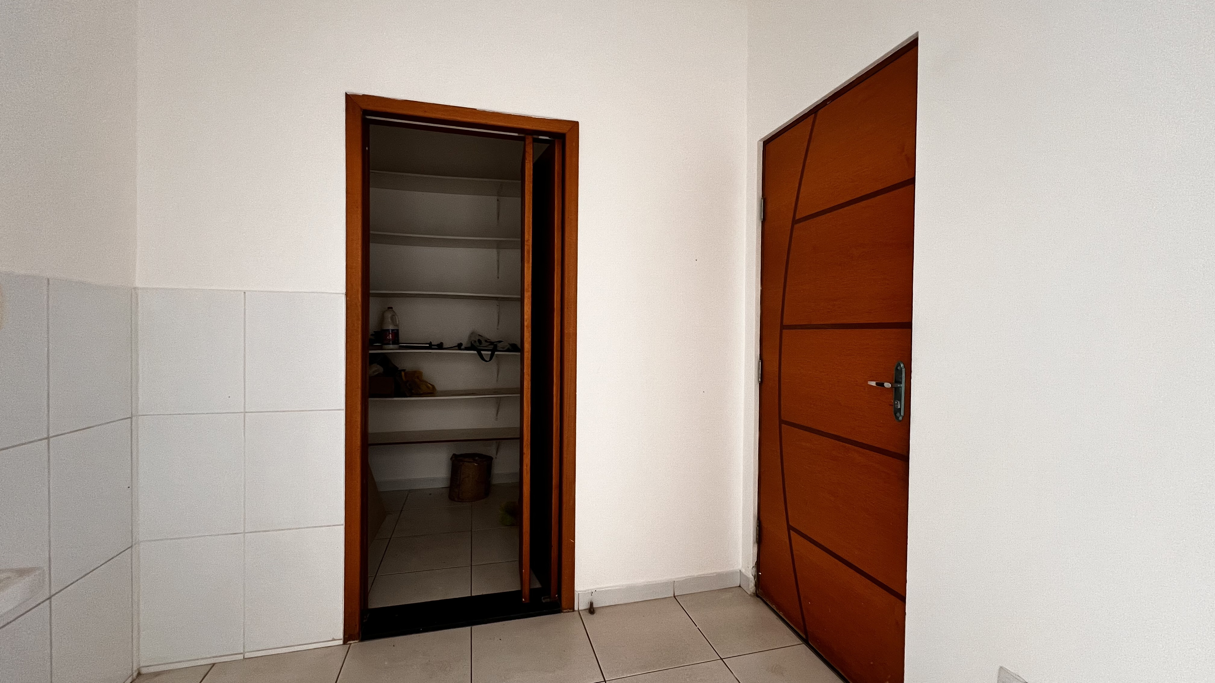 Casa à venda com 4 suítes no Condomínio Campos do Conde II em Tremembé/SP.