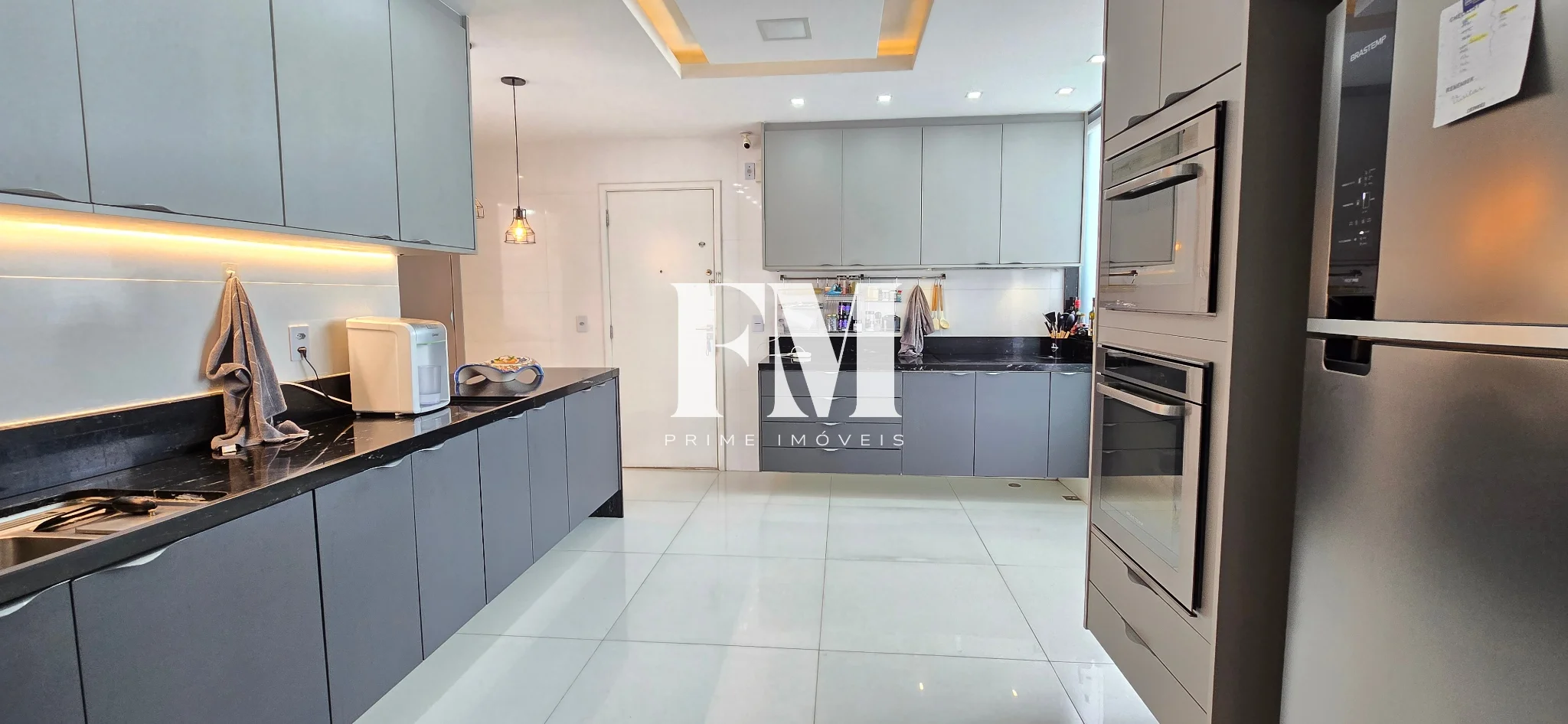 OPORTUNIDADE! Apartamento espetacular, todo  modernizado à venda na Rua Figueiredo Magalhães, Copacabana. - foto 19