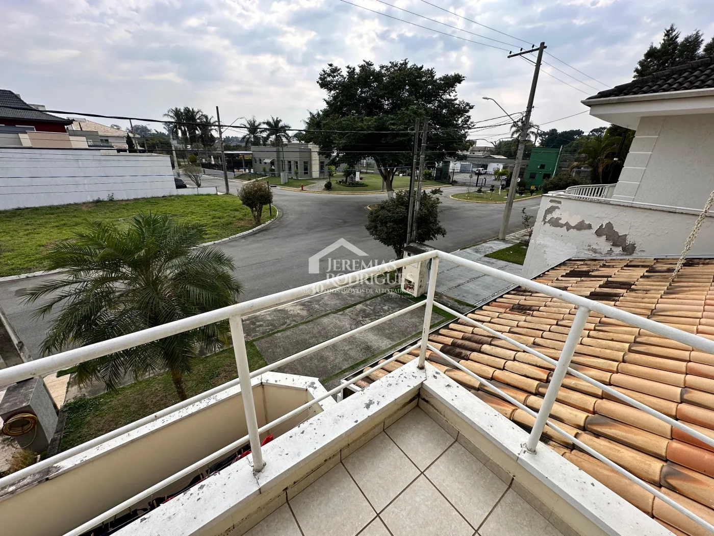 Casa à venda com 3 dormitórios no Condomínio Jatobá em Tremembé/SP.