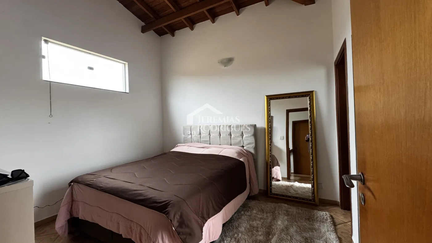 Casa à venda com 5 dormitórios no Condomínio Real Ville em Pindamonhangaba/SP