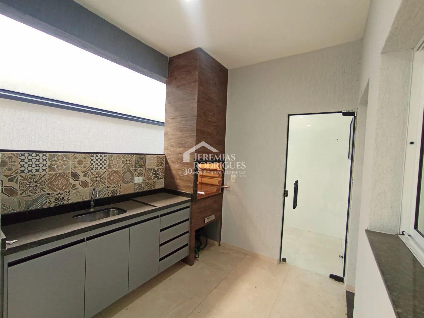 Casa à venda com 3 dormitórios no Condomínio Morada do Visconde em Tremembé/SP.