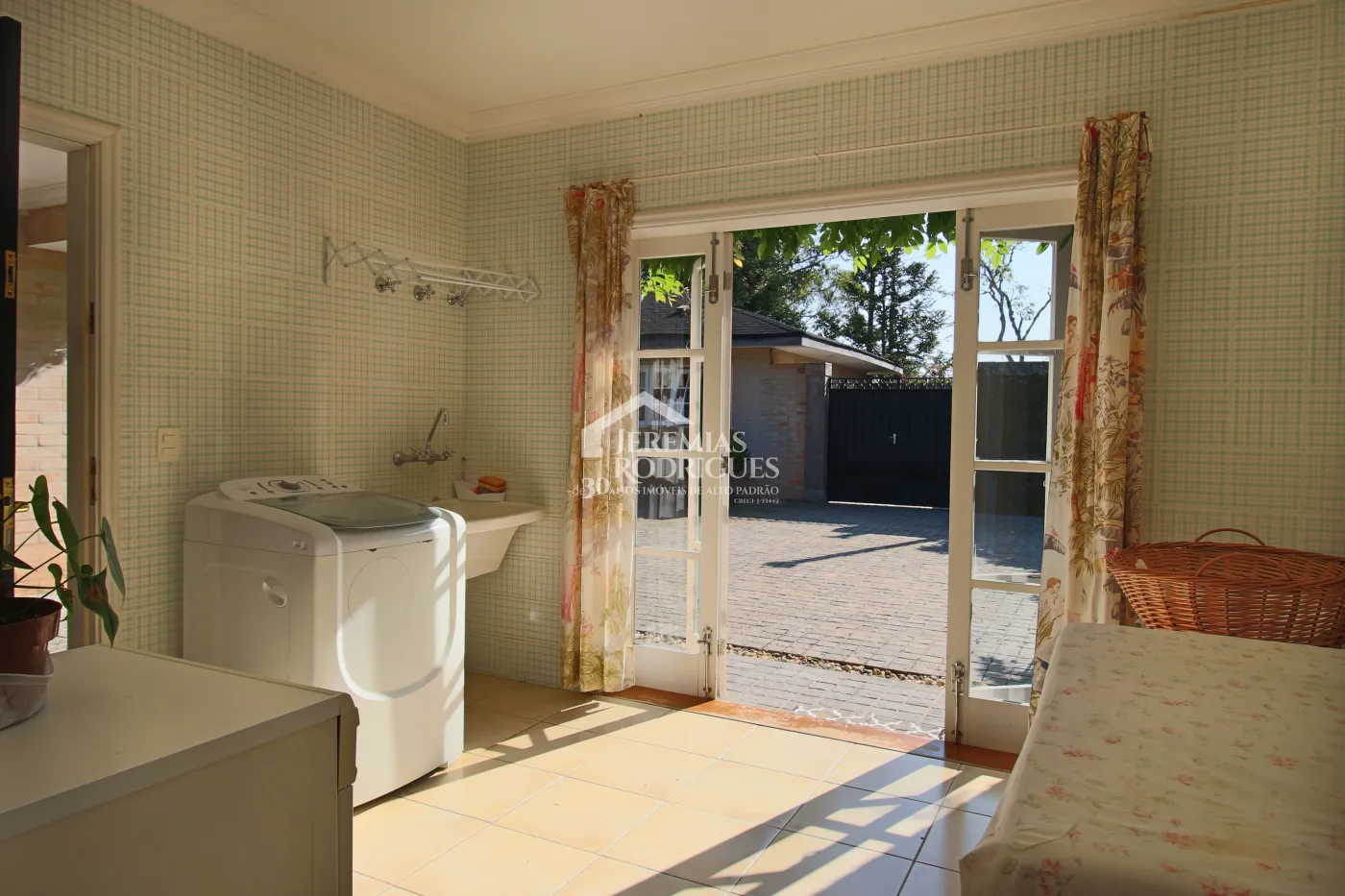 Sobrado com 6 suítes, 615 m² - Vila Inglesa - Campos do Jordão/SP.