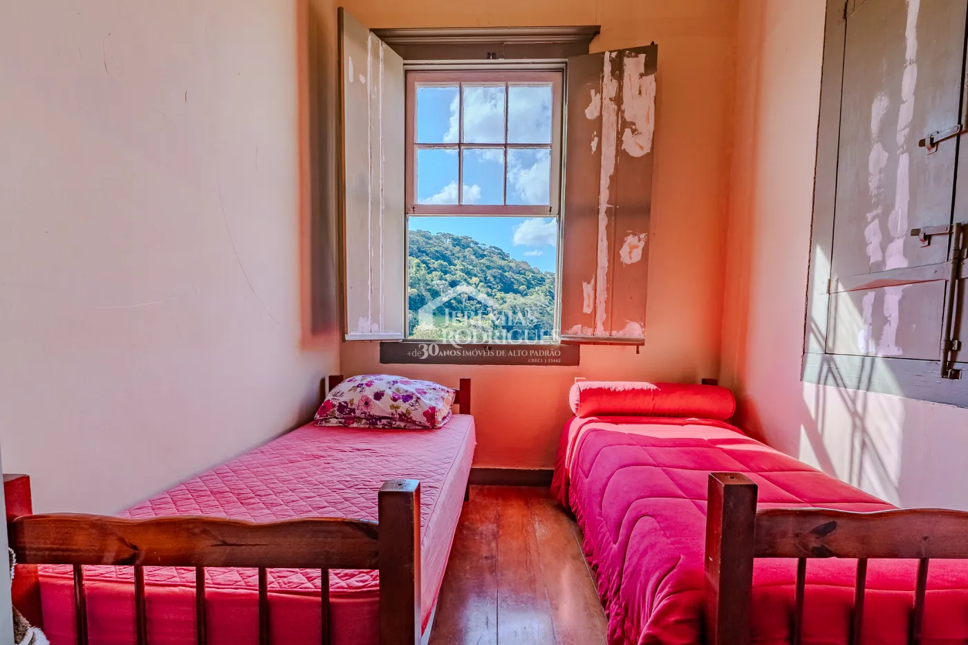 Fazenda à venda com 919,6 hectares em Cachoeira Paulista/SP.