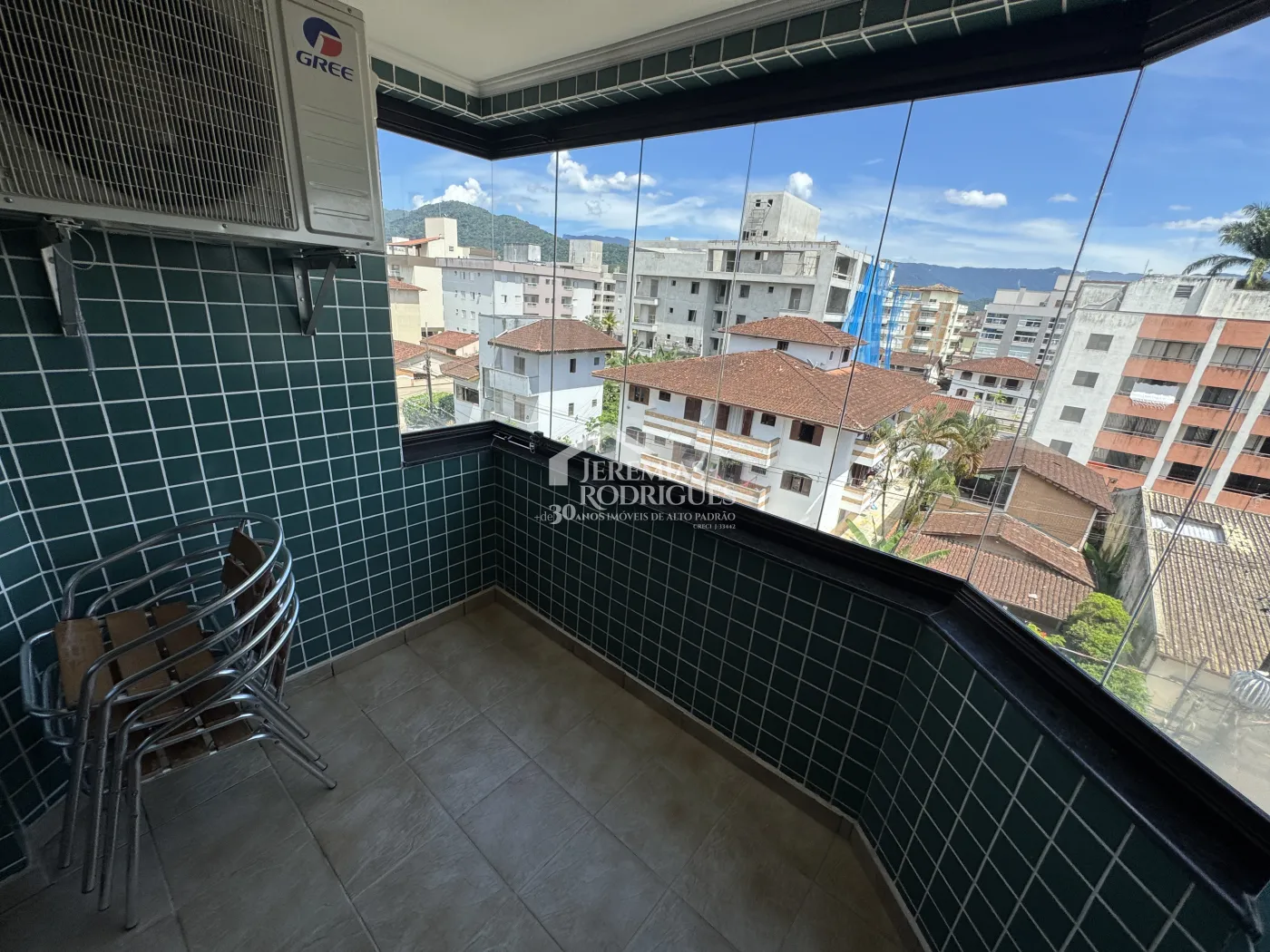 Apartamento à venda com 3 dormitórios, 239 m² no Edifício Pontal da Roca em Ubatuba/SP.