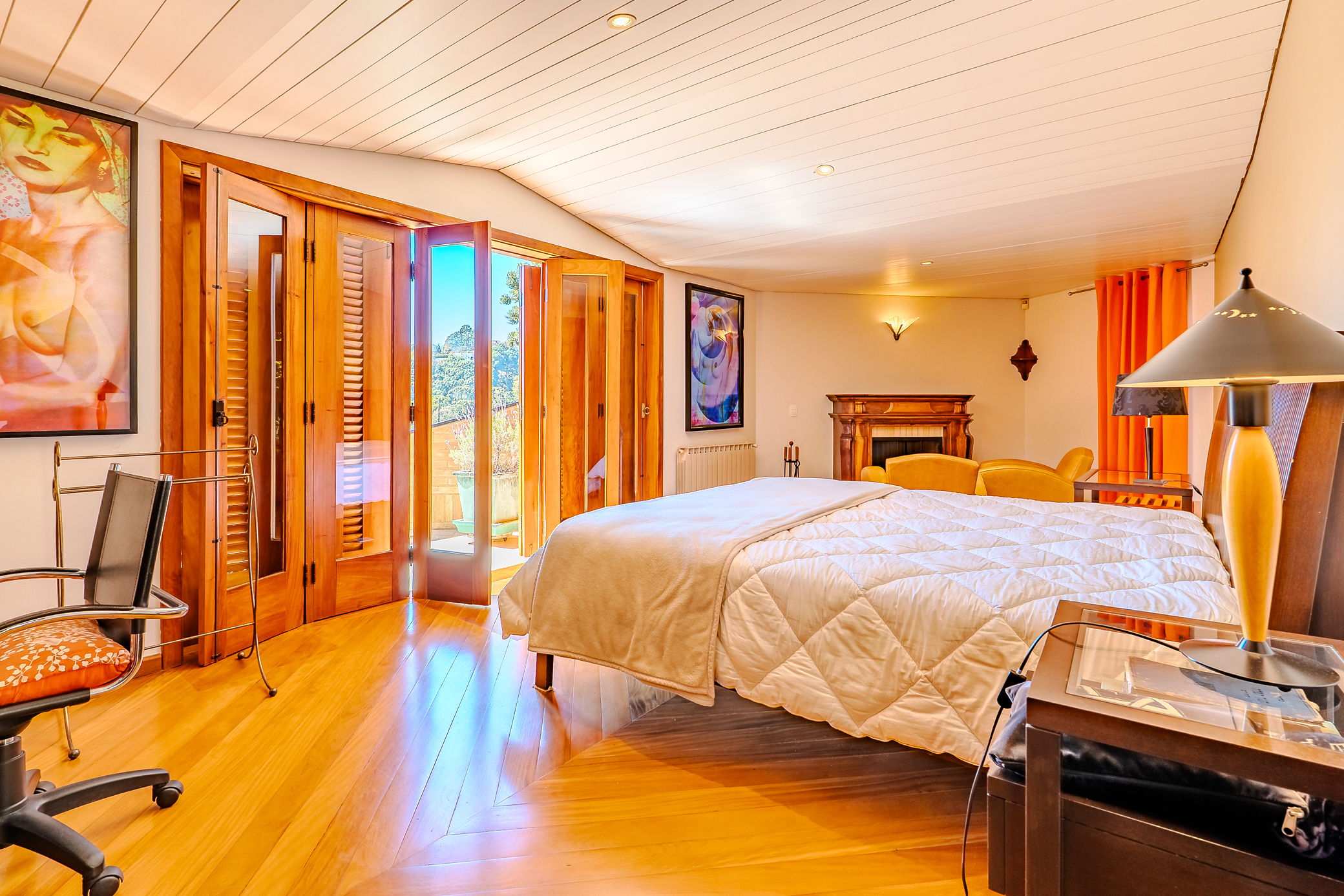 Mansão à venda com 7 suítes no Condomínio Vila Simonsen em Campos do Jordão/SP.