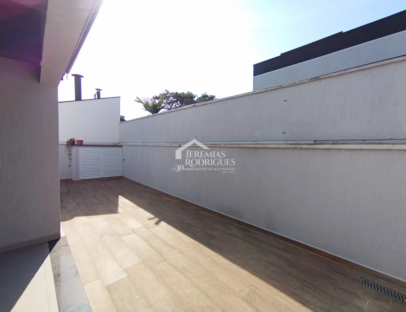 Casa para venda e locação com 3 dormitórios, no Condomínio Campos do Conde II em Tremembé/SP.