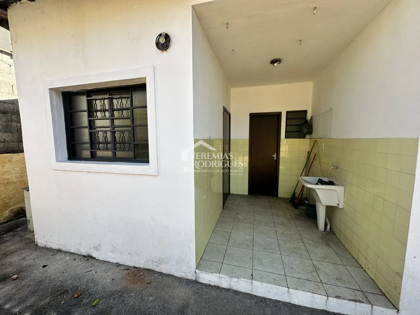 Casa para venda com 3 dormitórios no bairro Lessa em Pindamonhangaba/SP