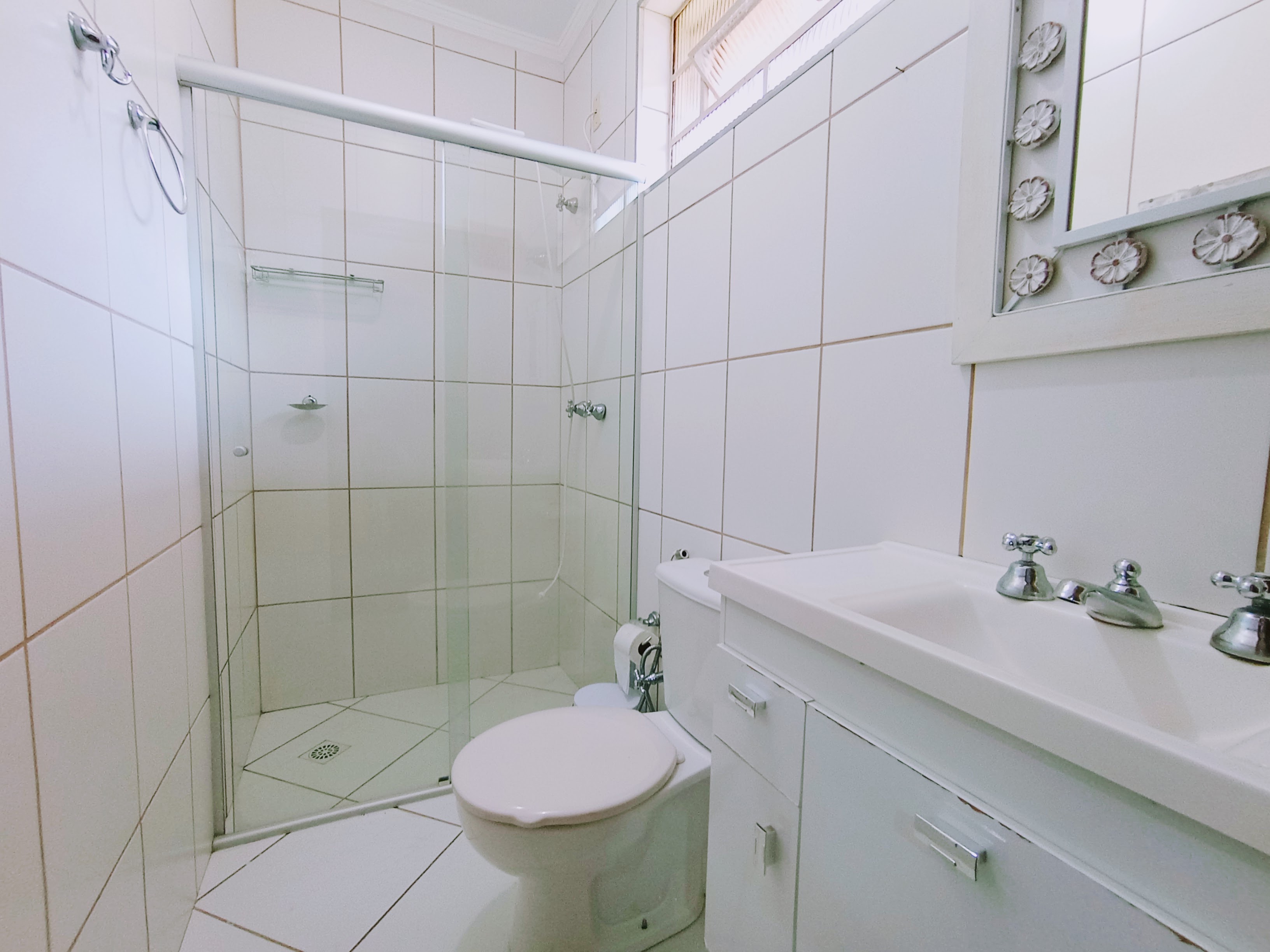 Chácara para venda e locação com 3 dormitórios no bairro Santana em Pindamonhangaba/SP.