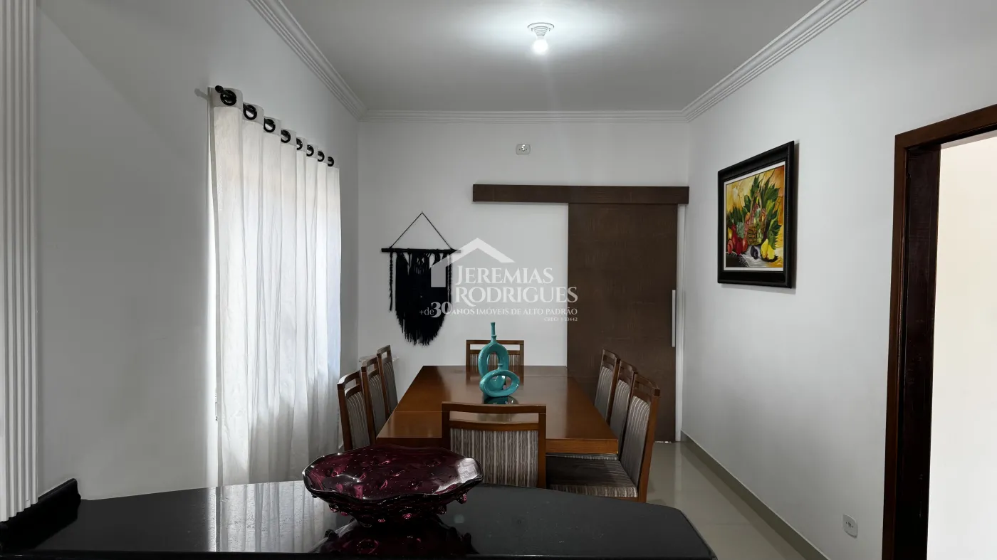 Casa para venda e locação com 3 dormitórios no bairro Chácara da Galega em Pindamonhangaba/SP.