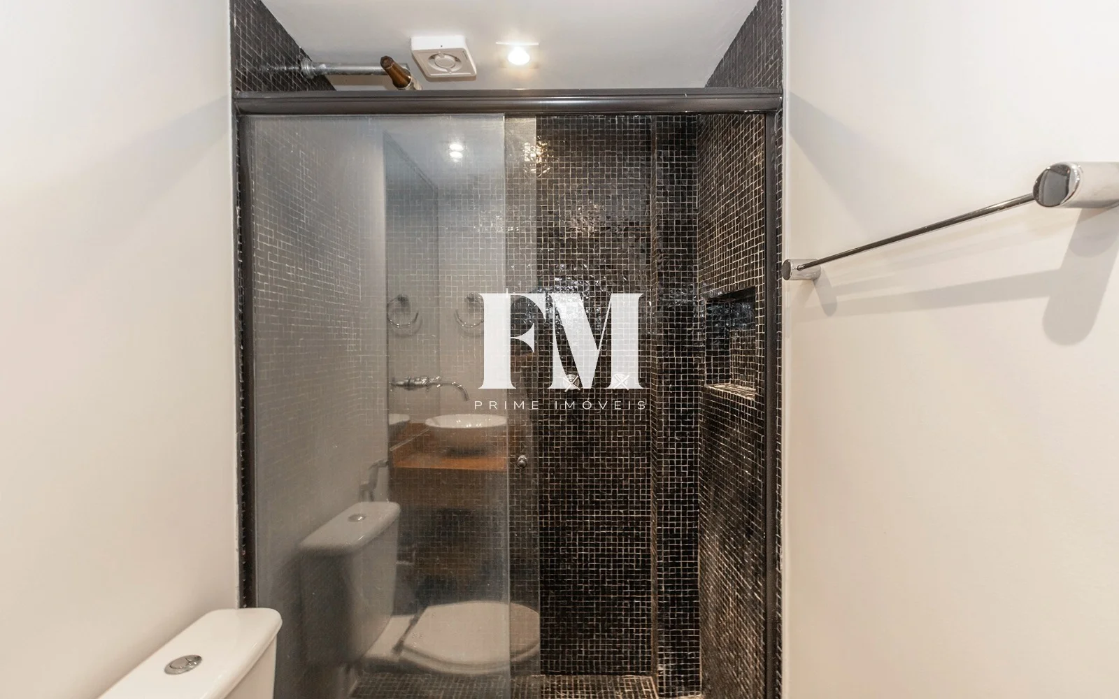 Leblon | Rua Aperana | 2 Quartos (1 Suíte) | 79m² com Varanda e Vaga a Poucos Metros da Praia - foto 27