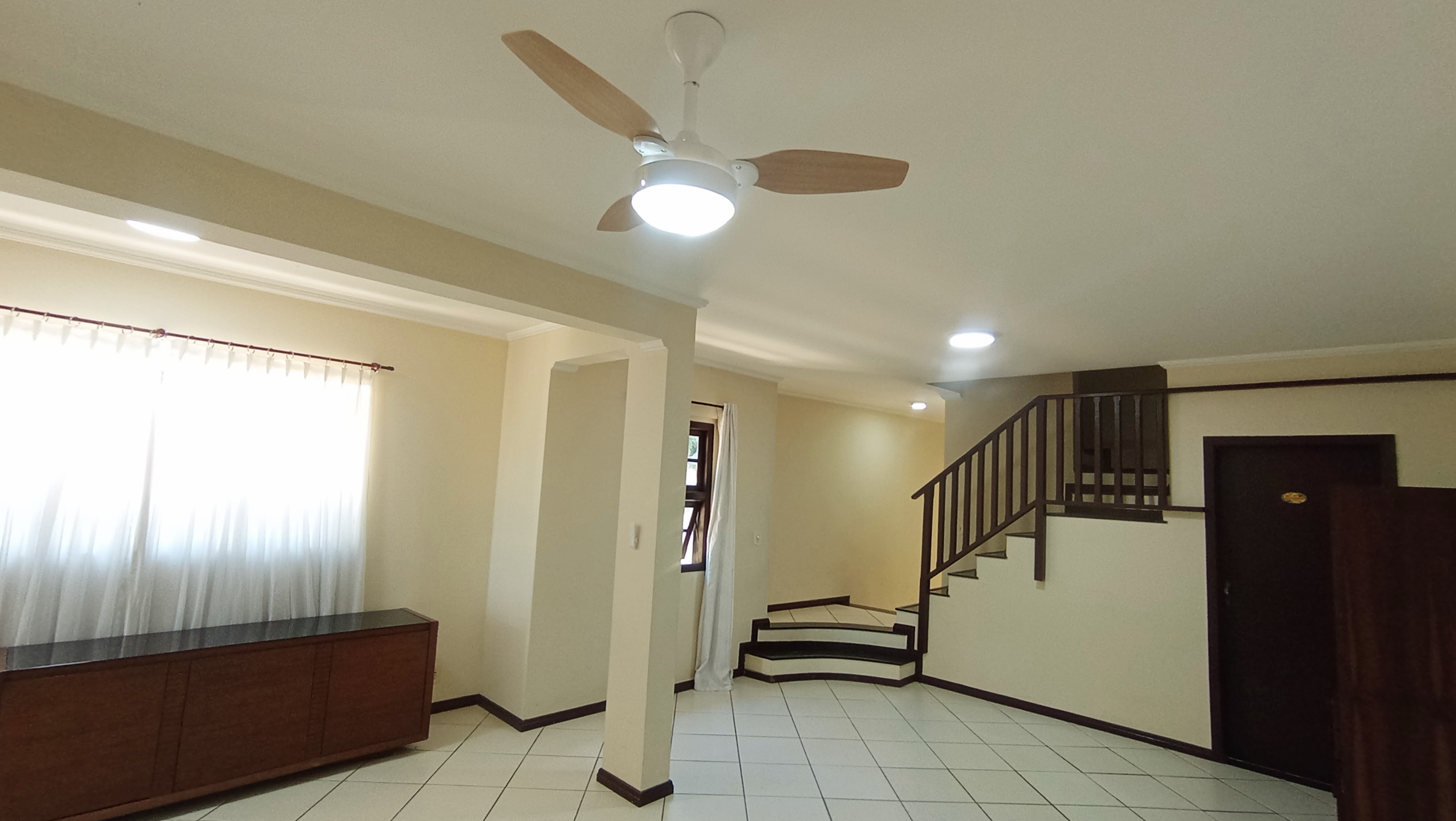 Casa para venda e locação com 3 dormitórios no Condomínio Vale dos Príncipes em Taubaté/SP.