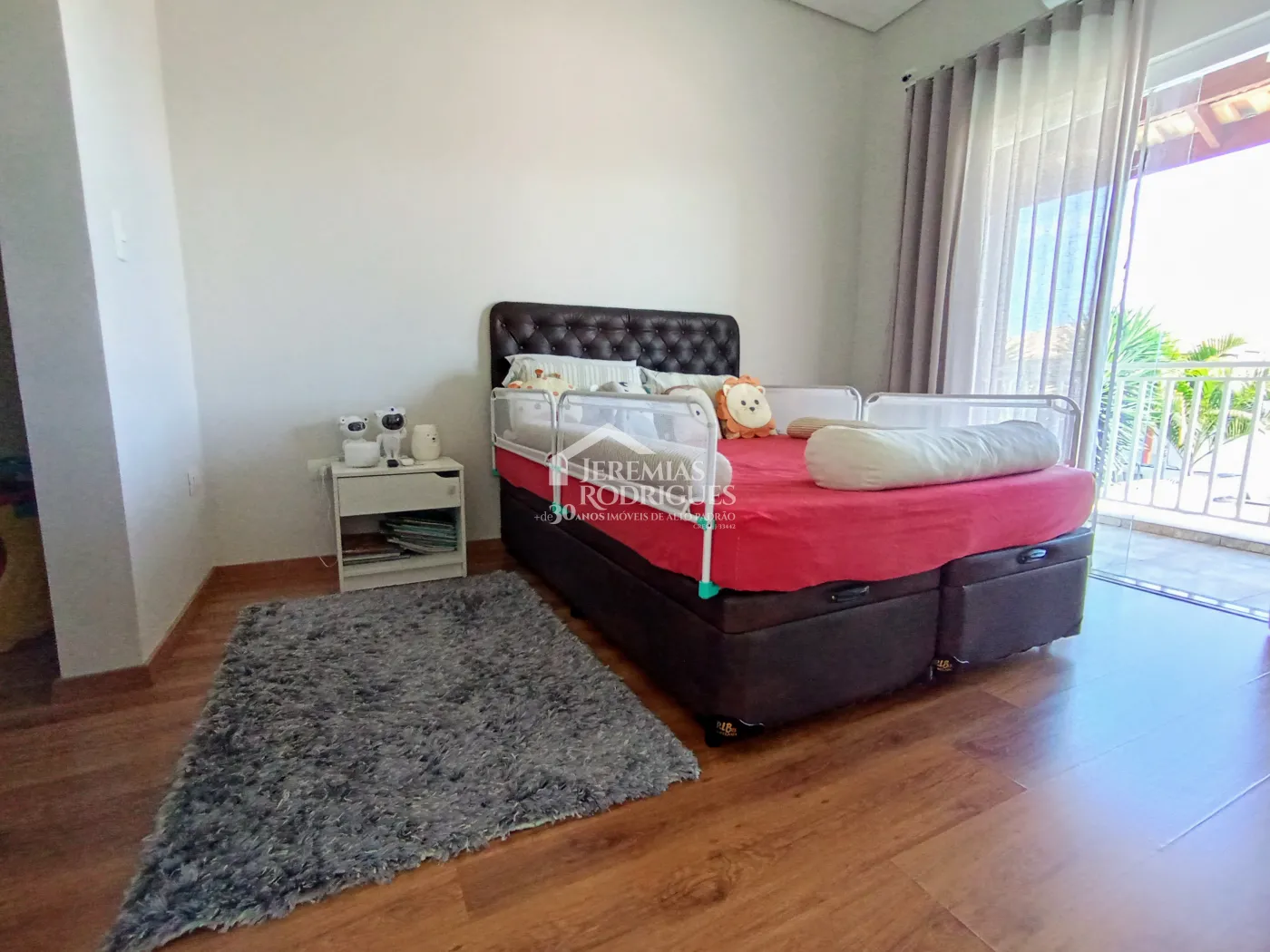 Casa à venda com 3 suítes no Condomínio Reserva dos Lagos em Pindamonhangaba/SP.