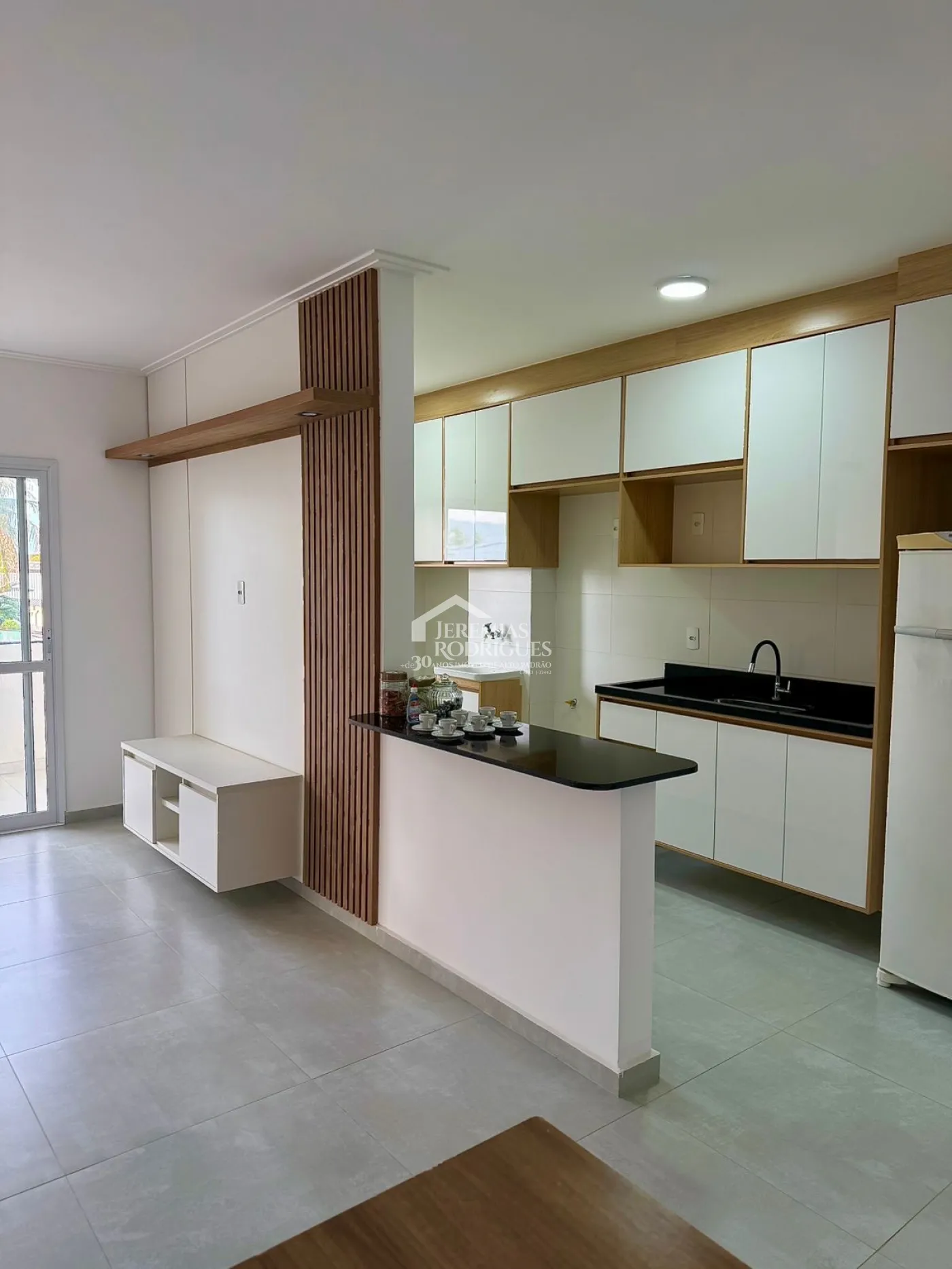 Apartamentos para venda e locação com 2 ou 3 dormitórios, 82 m² no Edifício Santiago em Pindamonhangaba/SP.