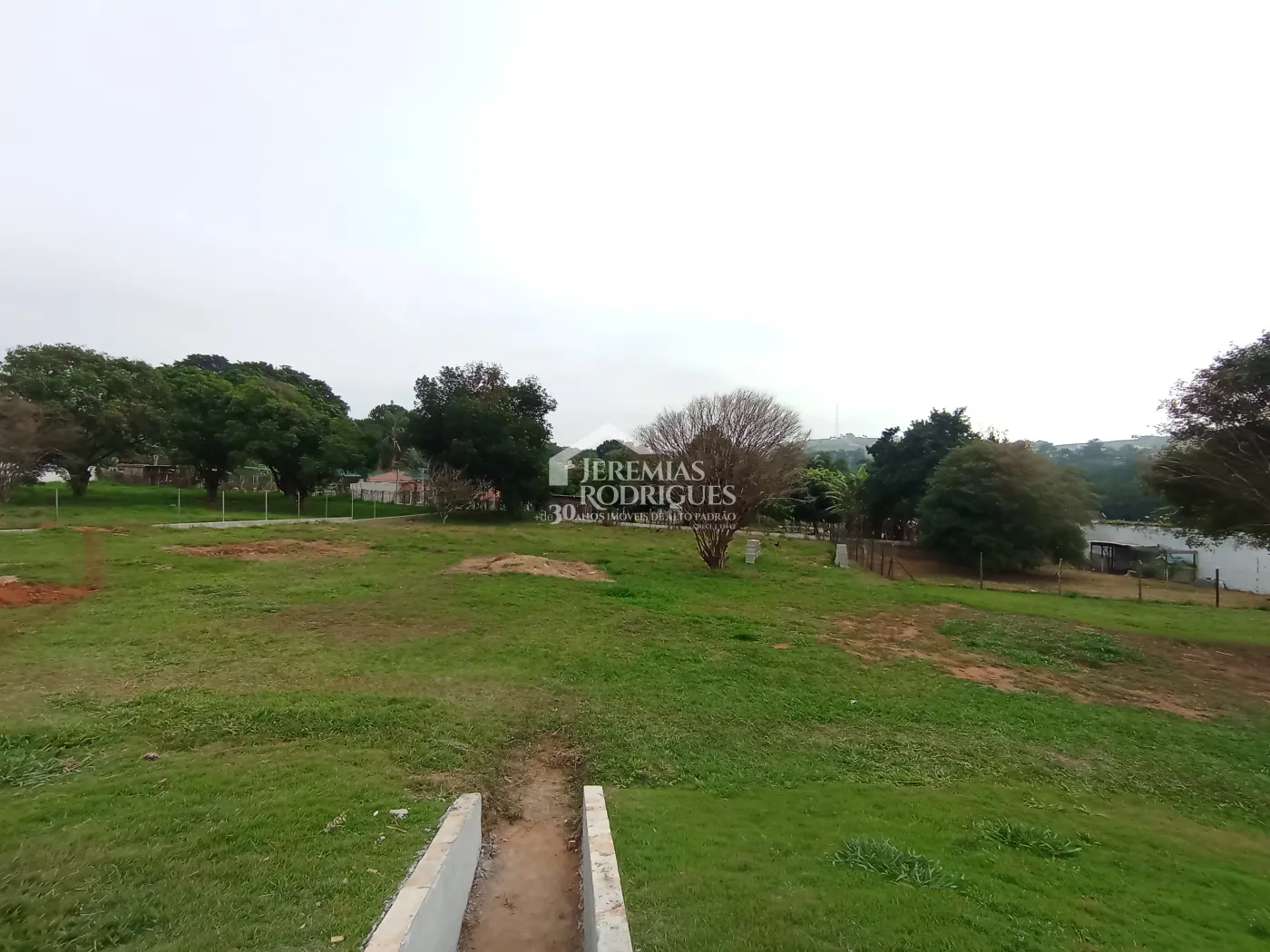 Casa à venda com 4 dormitórios no Condomínio Chácaras Cataguá em Taubaté/SP