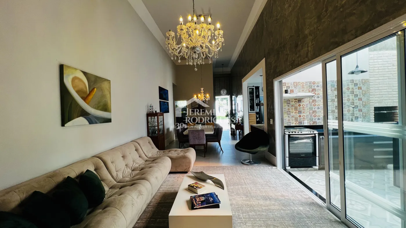 Casa à venda com 3 suítes no Condomínio Campos do Conde II Chambord em Tremembé/SP