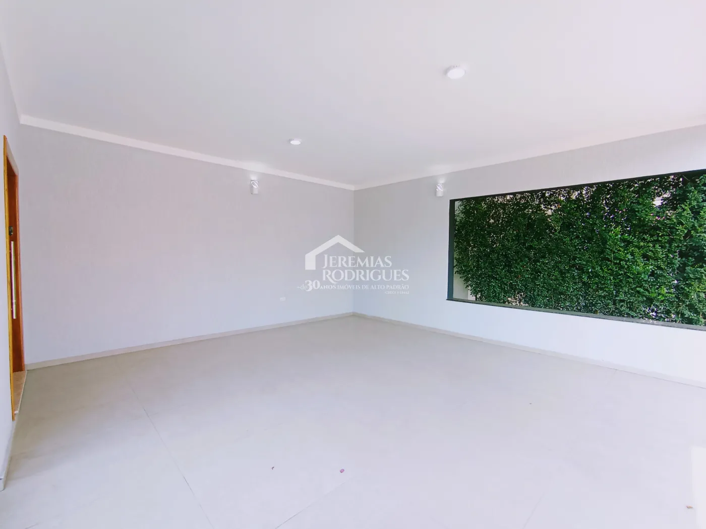 Casa para venda e locação com 3 dormitórios, no Condomínio Campos do Conde II em Tremembé/SP.