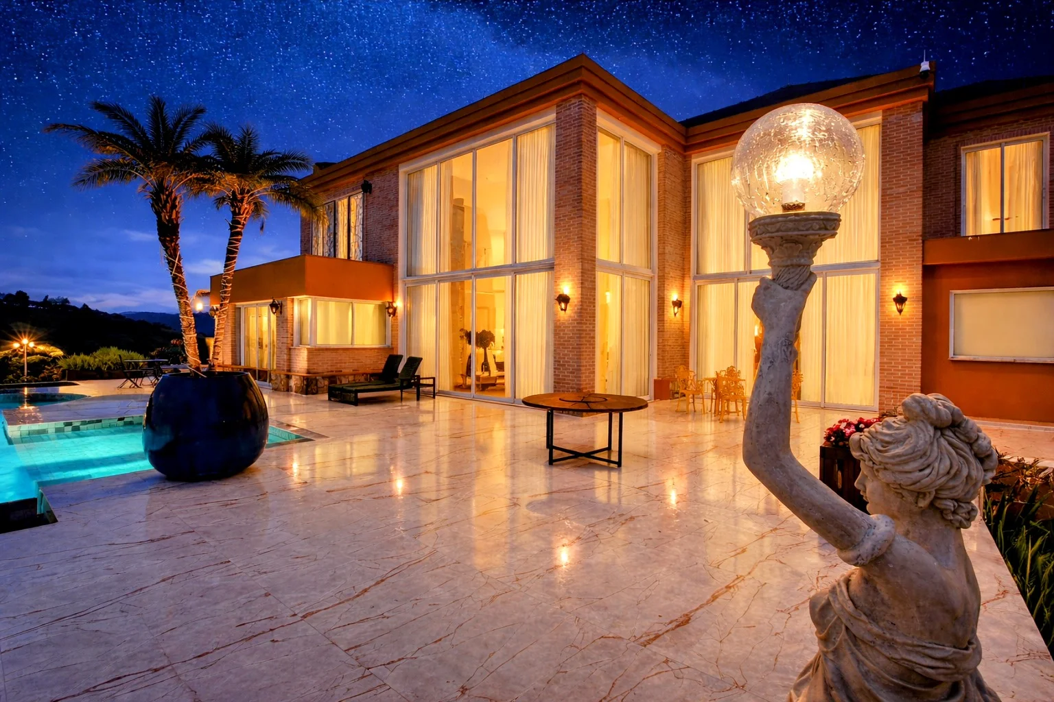 Casa à venda com 4 suítes no  Condomínio Iporanga em Campos do Jordão/SP. 