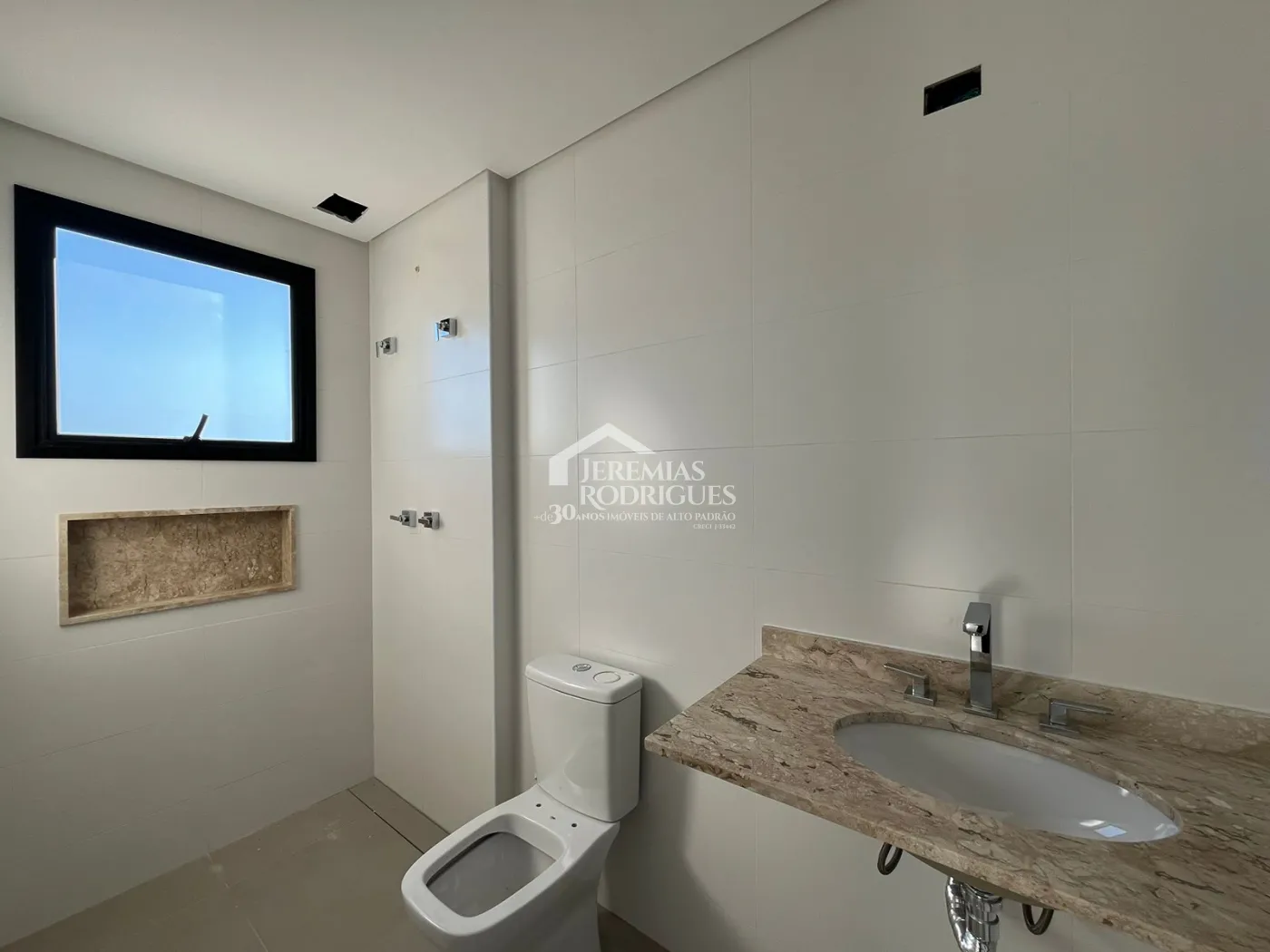 Apartamento à venda com 3 suítes, 211 m² no Edifício Europa em Taubaté/SP