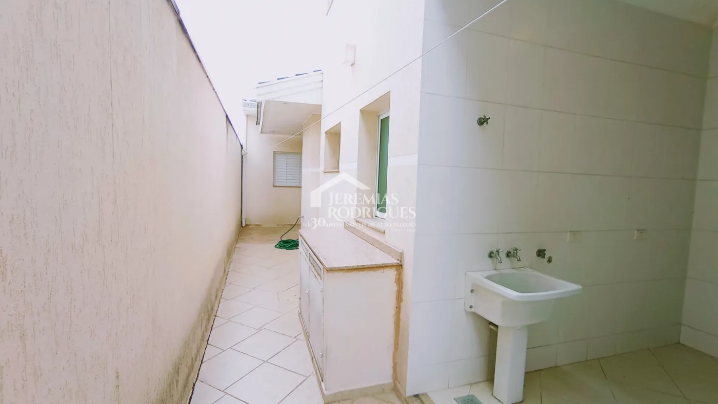 Casa à venda com 5 dormitórios no Condomínio Taubaté Village em Taubaté/SP.