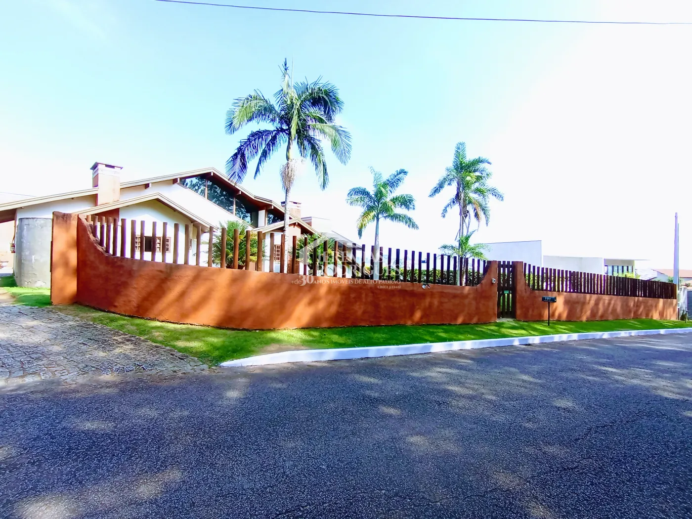 Casa à venda com 3 dormitórios no Condomínio Chácaras Cataguá em Taubaté/SP